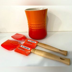 NWT lot of 3 Le Creuset Utensil Crock Holder and 2 Spatulas.